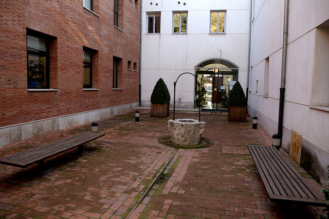 Patio del Colegio de León Posgrado UAH 
